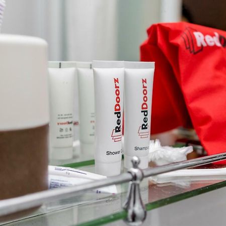Reddoorz Syariah Near Pasar Modern Cikopo Hotell Karawang Eksteriør bilde