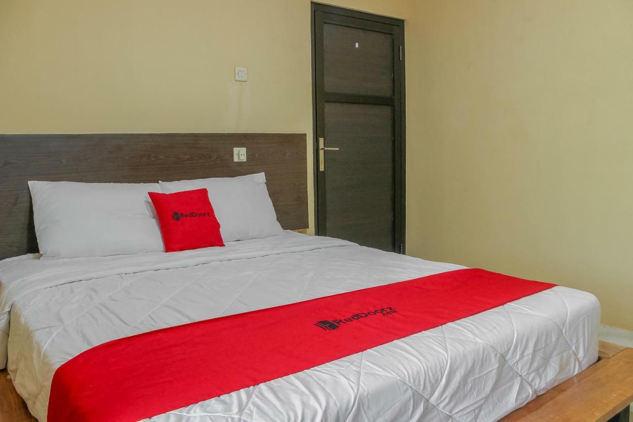 Reddoorz Syariah Near Pasar Modern Cikopo Hotell Karawang Eksteriør bilde